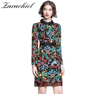 Wunderschöne Langarm-Overlay-Stickerei Retro Slim Kleid Frauen Sommer Elegante Blume Hollow Out Party Knielange Spitzenkleider 210416