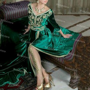 Emerald Green Algieria Suknie Wieczorowe 2021 Z Złotym aplikacjami Sexy V Neck Velvet Długa sukienka Bal Vintage Muzułmańska Party Specjalna okazja Suknia zaręczynowa