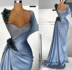 Blue Dusty Prom Dresses Satin Pärlade en axelrem Crystals Mermaid Side Slit Custom Made Evening Party Gowns Formal OCN Wear Sweep Train Vestidos