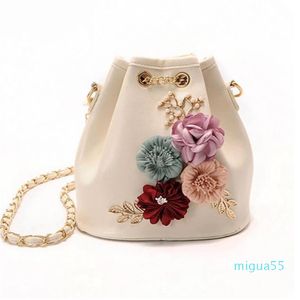 Sacos de ombro Flores artesanais Bucket Mini com Corrente de Corrente Pequena Pérola Pérola Folhas Decalques