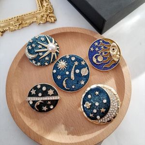 Pins, broscher Muylinda Emalj Pin Art Starry Sky Oljemålning Brosch Badge Rhinestone Pearl Shirt Lapel Spänne Smycken Gift