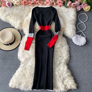 2022 Autumn Winter New Design Women's V-ringfärg Block Långärmning Stickad High midja Midi Long Sweater Dress