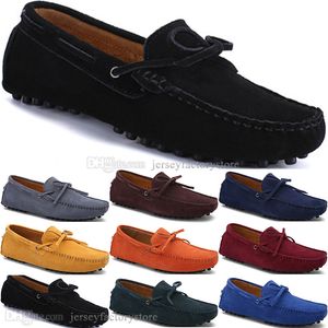 2108 Nova Moda Mens Mens Casuais Sapatos De Couro Estilo Britânico Primavera Casal Genuínas Ervilhas Scrub Homens Drive Lazy Man Overshoes Ao Ar Livre Respirável Respirável Amarelo Black