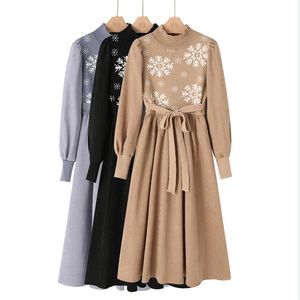 High Quality Spring Fashion Knitted Patchwork Long Dress Women Waist A-line Vestidos Korean Party Christmas 210514