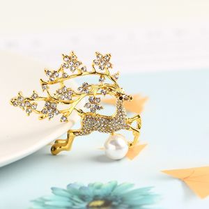 Fashion Luxury Elk Brooch Alloy Rhinestone Women Men Christmas Reindeer Suit Pin Accessories Jewelry Animal Broach Gift