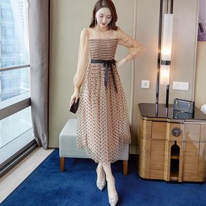 Retro Mesh Gaze Lace-up Dress Polka Dot Puff Długi rękaw Wysokiej talii Plisowane sukienki Sexy Women Party Dress 210518