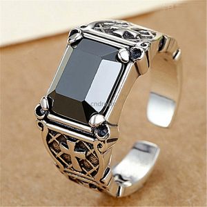 Starożytny srebrny Jezus Cross Chunky Black Agate Band Finger Retro Otwórz Regulowane Diamentowe Pierścionki Mężczyzn biżuterii mody Will i Sandy