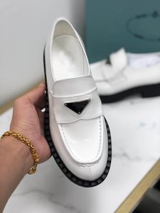 Moda Elbise Ayakkabı Lüks Bayanlar Hakiki Deri Platform Loafer'lar Siyah Rahat Düz Ayakkabı Kızlar Yuvarlak Ayak Pist Geniş Tasarımcı Ile Kutu Boyutu 35-40