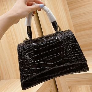 Kvällspåsar axelkors Kroppsberömd designer handtag alligator halva månkrokodil elegant lyx nyhet slät hasp minaudiere shopping totes handväska plånböcker