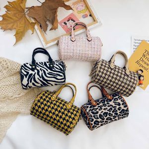Koreanische Mode Winter Leopard Muster Kissen Schulter Handtasche Mädchen Ausländischen Stil Eltern Kind Gitter Handtasche Zubehör Messenger Tasche Großhandel
