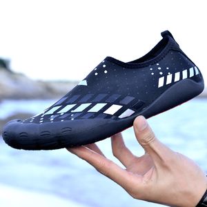 2021 Toppkvalitet för Mens Kvinnor Sport Running Skor Sandstrand Mode Svart Blå Röd Utomhus Sneakers Storlek 36-46 WY21-1786