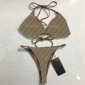 Nuovo arrivo bikini set lettera stampata costumi da bagno spaccati moda donna vacanze beachwear costume da bagno imbottito sexy