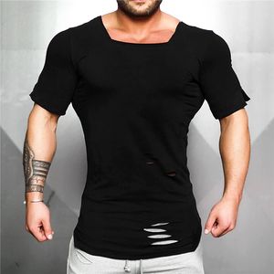 Muscleguys Marka Long T Shirt Męskie Moda Dziura Trójkąt Koszulka Fitness Lato Krótki Rękaw Solid Slim Fit Hip Hop Tshirt 210421