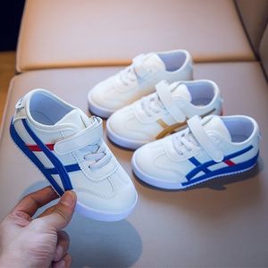 Moda quente Retro Athletic Casual Ao Ar Livre Kids ToDdler Sapatos de Lazer Respirável Crianças Meninos Meninas Teen Baby Sneakers