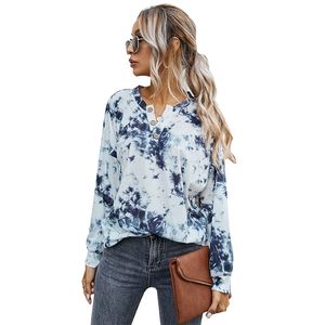 Tie Dye Print T-shirts Kvinnor Casual V Neck Knappar Långärmad Oversize Tee Shirts Höst Vinter Loose Pullover Toppar Kvinna 210522