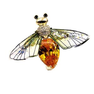 Super Cute Sequins Winged Pear Shaped CZ Body Yellow Bee Brooches Pins Unisex Suit Hat Bag Sweater Blazer Shawl ScarfAccessory