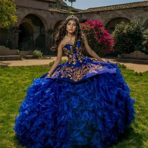 Luxury Royal Blue Organza Ball Gown Princess Quinceanera Klänning Sweetheart Neck Guld Lace Appliques Plus Storlek Födelsedagsfest Söt 16 Gäster Vestidos de 15 años XV