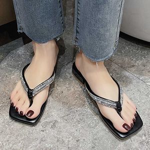 Rimocy Shiny Crystal Strap Square Toe Flip Flops Women Summer Fashion Clip Low Heels Slippers Woman Outdoor Non Slip Slides 210528