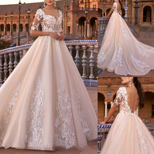 Роскошные свадебные платья кружева без спинки Appliques A Line Bridal Train Chamested Pown Chawn