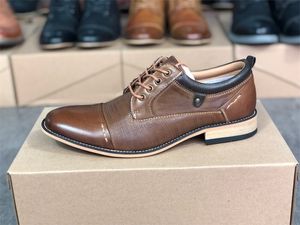 Oryginalna skórzana sukienka buty męskie najwyższej jakości Brogues Oxfords Business Shoe Designer Loafer Classic Lace Up Office Party Treners Z Pudełkiem 010