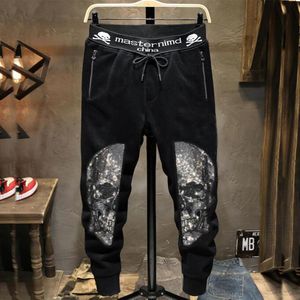 Skull Print Spot Pants Mäns Casual Medium Midja Designer Rhinestone Micro Elastic Svart Ungdom Street Style Male Elastic Belt Byxor Kläder