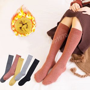 لينة الجوارب طويلة النمط الكورية امرأة جوارب الخريف الشتاء الإناث الركبة جورب القطن الصلبة الجوارب عالية الجوارب العجل