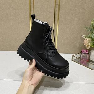 Lastest Martin Boots Womens Shoes Half Ankle Boot Boot Lady Genuine Couro Vestido Casual Sneakers Sports 6313