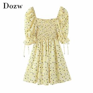 Sweet Floral Print Mini Dress Kobiety Eleganckie muszki Stretch Plised Es Square Collar Krótki Rękaw Party 210515