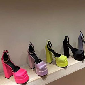 Tasarımcı Sandalet Aevitas Platformu Yüksek Topuklu Kadın Pompaları Rhinestone Saten Sandal Tıknaz Topuk Ayakkabı Bayanlar Seksi Parti Düğün Kutusu ile