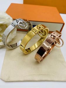 2021 Top Quality Luxury Designer Fashion Love Bangle Gioielli popolari Bracciale placcato in oro rosa o accessori donna Regali Chris Prezzo all'ingrosso