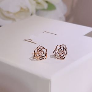 Räkna Pia Få örhängen Rose Serie Inlaid Crystal Extremt 18K guldpläterad Sterling Silver Luxury Smycken Toppkvalitet Märke Designer Årsdag Present Örhängen