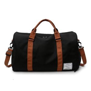 Duffel Bags Moda Mulheres Duffle Bag Men Men fitness Leisure Sports Bolsa Viagem Cubos leves Designer leve