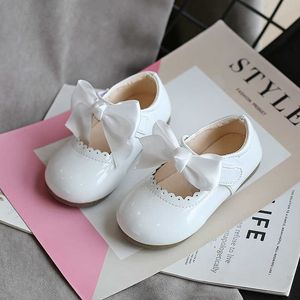 Neonato Fiore Dei Bambini Delle Ragazze Arco Scarpe di Pelle Per Infantile Del Bambino Del Bambino Bambine Bianco Partito Abito Da Sposa Scarpe Nuovo 2020 X0703