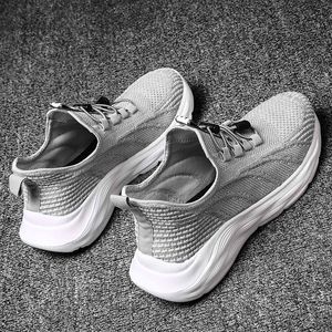 Kvalitet Toppkvinnor Män Runningskor svart vit grå utomhus jogging sporttränare sneakers storlek eur 39-44 kod LX31-FL8955