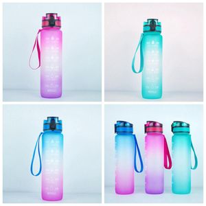 1000 ml Gradient Farbe ein Klicköffnung Öffnung Fliptop Flaschen Frühlingsdeckel 32Oz Motivation Fitness Outdoor Sports Wasserflasche mit Zeitmarke