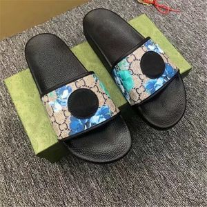 2021 Mens Kvinnor Tofflor Äkta läder Sandaler Sommarstrand Utomhus Holiday Rubber Flip Flops Girls Slipper Box 36-46