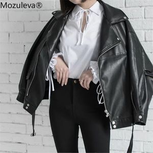 Mozuleva Höst Retro Soft Faux Leather Pu Jacka Kvinnor Loose Punk Coat Kvinna V Neckooto Biker Rivet Zipper Street Overcoat 211130