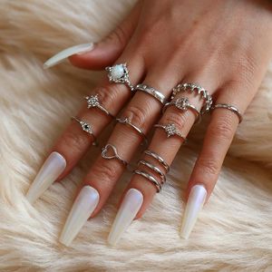 Alyans 13 PCS/Set Vintage Moon Crown Opal Kadın Alt Yığın Kalp Parmak Takı Moda Basit Kakma Taş Knuckle Halka Yıl