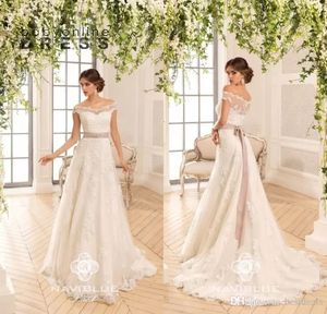 新しい到着ロマンチックなボートネックAラインのウェディングドレス繊細なレースのアップリケの花嫁のドレスローブデマリージュプラスサイズ