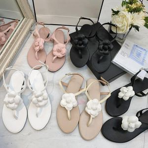 Sandálias De Tanga Branca venda por atacado-Sandálias planas tangas chinelas de chinelos de flores chinelos flaps white womans sapatos de verão
