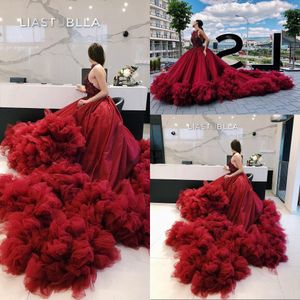 2021 Luxo Red Dark Borgonha Quinceanera Vestido de Bola Vestidos Halter Lace Cristal Frisado Tule Tiered Ruffles Backless Doce 16 Formal Party Dress Prom Noite Vestidos