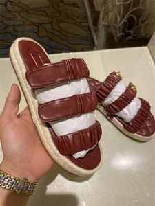 2021 Senaste kvinnors tidiga vårhow Casual tofflor Sandaler importerade från Italien Kalv Sandals storlek 34-41