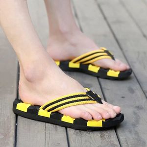 2021 Estate Uomo Infradito Moda Maschile Pantofole da Massaggio Studente Fondo Morbido Comodo Scivoli antiscivolo Scarpe da spiaggia per le vacanze al mare