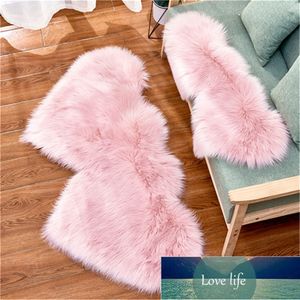 Fluffy Heart Shaped Antiskid Soft Fabric Love Shaggy Floor Mat Dywan Room Area Faux Fur Sypialnia Włocha Dywan Dywan Krajobraz Cena fabryczna Ekspert Projekt Quality Najnowsze