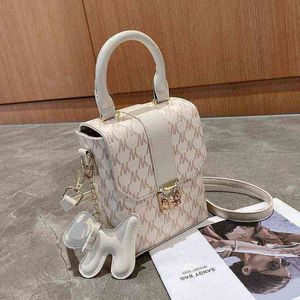 Bags Niche Design Style Shoulder Bag 2022 Female Messenger Fashionable Square Handbag Phone Width: 13cm