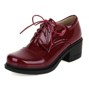 Klänning Skor Klassisk Vintage Kvinnor Chunky Square High Heel Preppy Style Lace-Up Loafers Patent Läder Oxford Kvinna pumpar