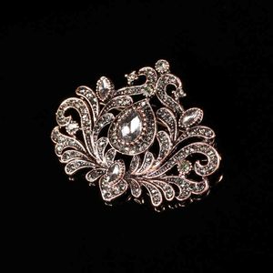 WBMQDA Antique Gold Women Hollow Kryształ Kwiat Broszka Pin Vintage Broszki Arabia Paisley Wzór Lapel Corsage Biżuteria