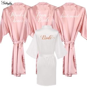 Dunkelrosa Braut-Satin-Bademantel, Damen-Pyjama, Roségold, weiße Schrift, Hochzeit, Brautjungfer, Geschenk, Schwägerin, Team, Braut-Roben 210831