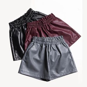 Shorts femininos elásticos de cintura alta de couro solto Mulheres da Inglaterra Legas largas Moda preta outono e inverno