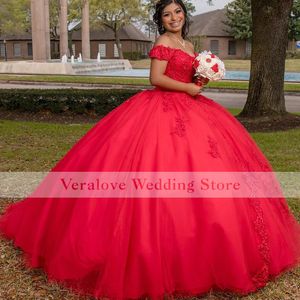 Luksusowe Red Quinceanera Suknie Koronkowe Aplikacje Off The Ramię Zroszony Charro Sweet 16 Dress Ruffles Vestidos DE 15 Años